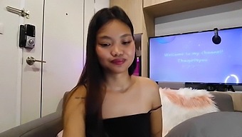 Abby2634 Teases With A Sneak Peek Of Her Wet Vagina On Webcam